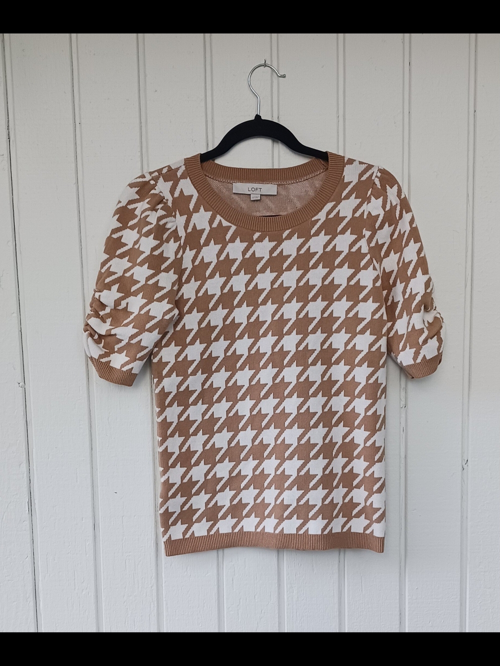 LOFT Tan and White Houndstooth Short Sleeve Sweater